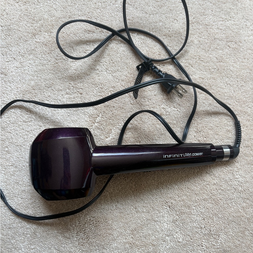 Conair InfinitiPRO Curling Tool - sucks hair onto coil. Automatical curl.